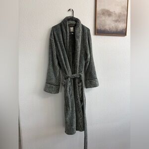 Daniel Buchler Medium Large Luxurious Gray Bathrobe